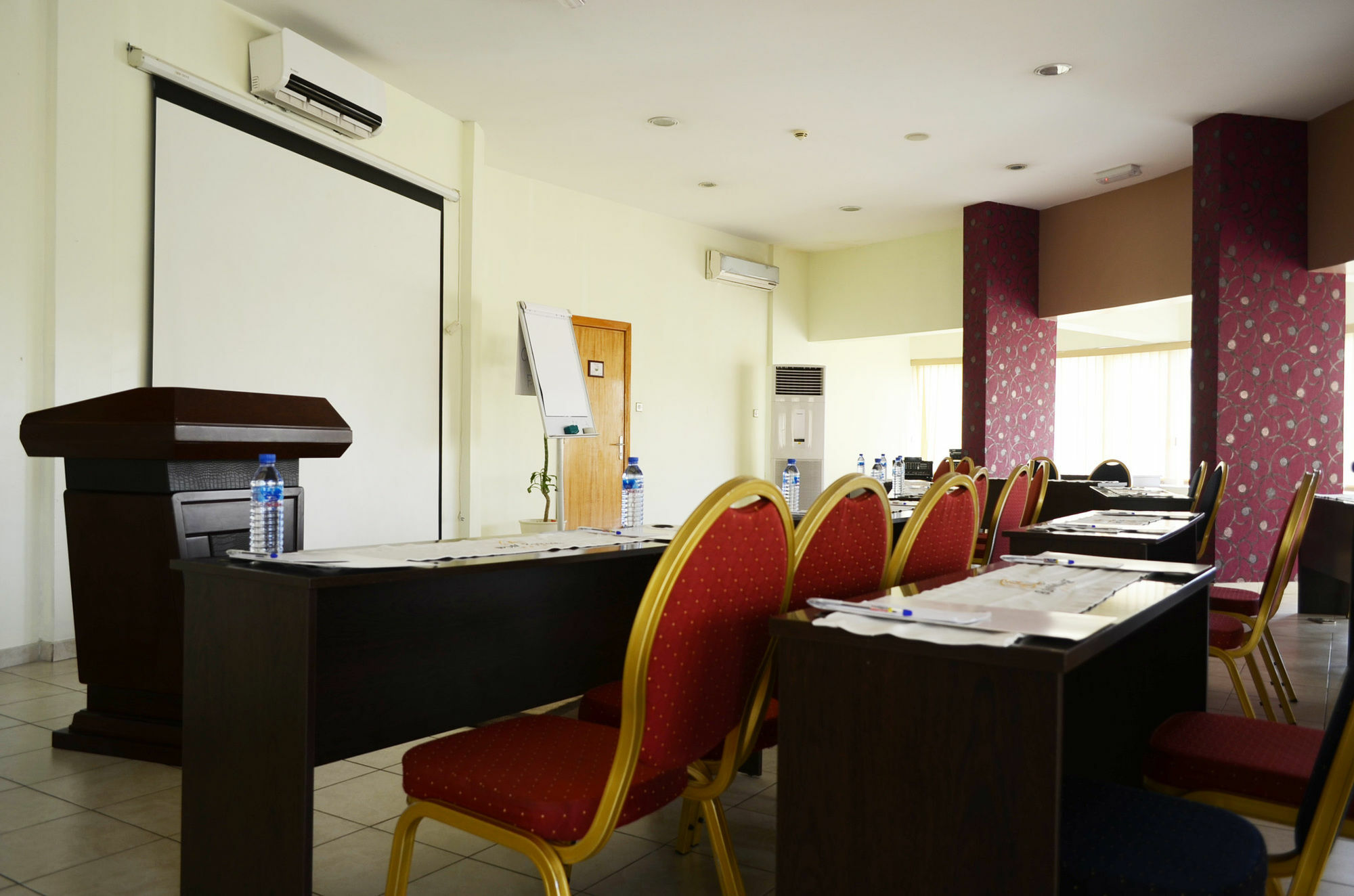 Hotel Bon Voyage Lagos Exterior photo